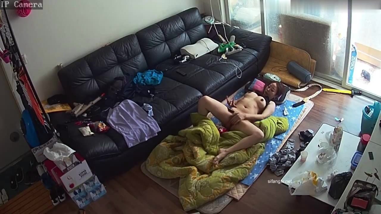 Hach cam chị hàng xóm xem sex thủ dâm
